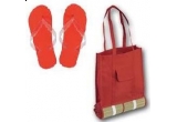 Castiga zilnic o sacosa de plaja cu rogojina + 1 pereche flip flops 
