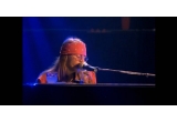 Castiga 2 bilete la concertul Guns N' Roses