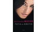 Castiga cartea "Fata de hartie" de Guillaume Musso