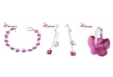 Castiga un set complet de bijuterii cu cristale Swarovski pentru tine si 4 pandantive pentru prietenele tale
