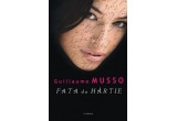Castiga cartea “Fata de hartie” de Guillaume Musso