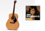 Castiga o chitara acustica cu autograful lui Amy Macdonald!