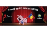Castiga doua jumatați de carcasa de porc de aprox 30 kg fiecare