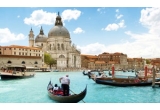Castiga o excursie la Venetia