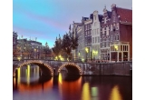 Castiga un city break la Amsterdam sau alte 200 de premii