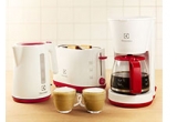 Castiga o cafetiera, un toaster sau un fierbator de apa Electrolux