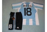 Castiga un echipament original marca "Adidas" cu Lionel Messi