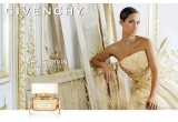 Castiga un parfum Dahlia Divin de la Givenchy