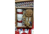 Castiga un set de doua cani, 2 lingurite si 2 undercups-uri + 50 de portii de ceai diverse retete