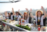 Castiga una din cele 5 invitatii la Dinner in the Sky