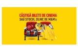 Castiga bilete la cinema sau stocul zilnic de M&M's